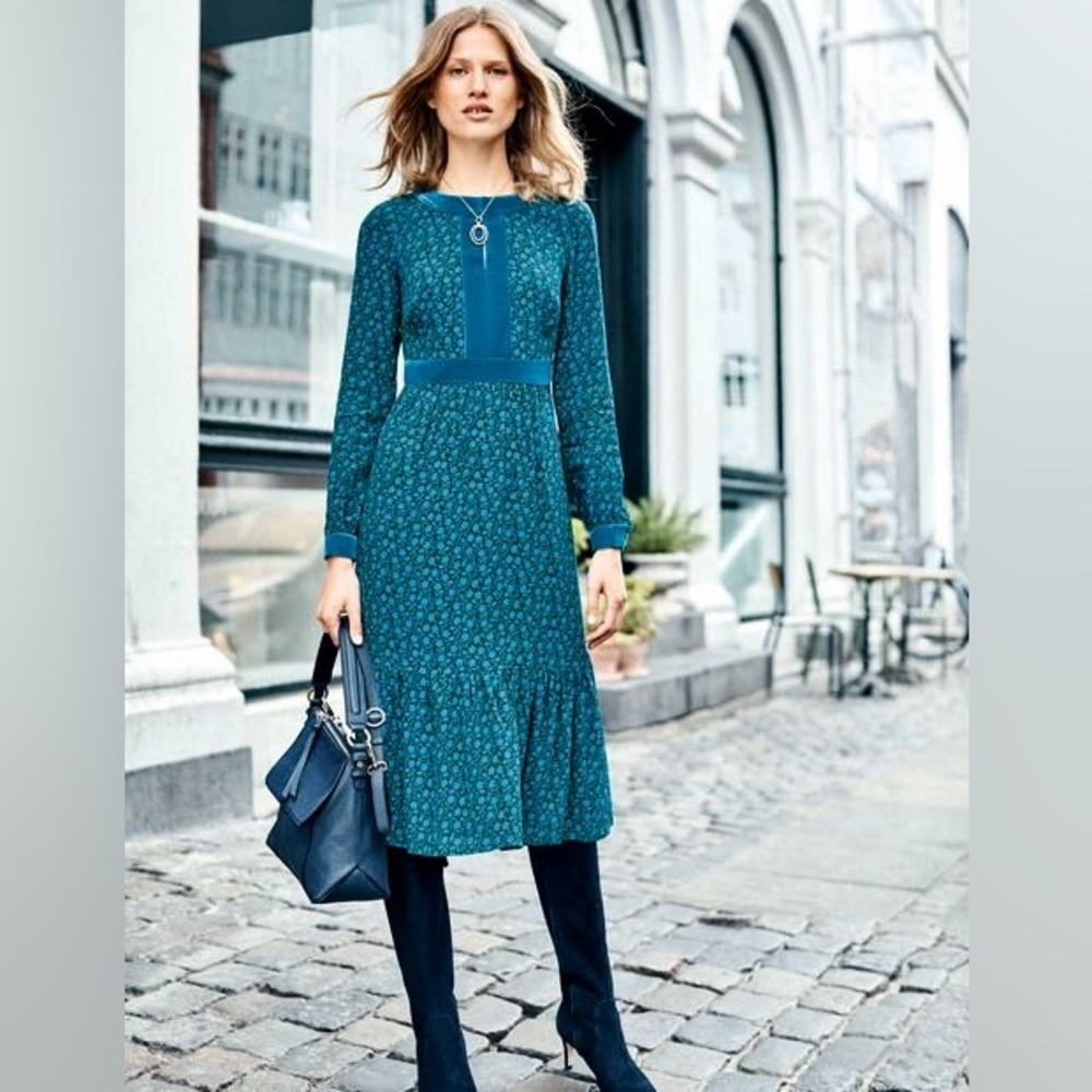 Boden Annabelle Midi Dress in Chatsworth Green Vine with Blue Velvet